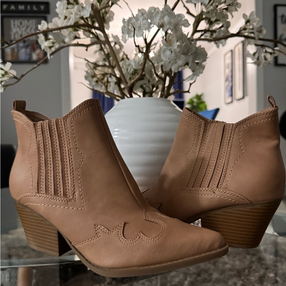 Indigo Rd Western Cowboy Boots Womens 8M Light Brown Faux Leather Pointed Toe